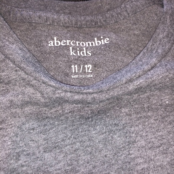 White & Gray Abercrombie Kids Long Sleeve T-Shirts Bundle - Picture 4 of 7